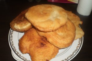 Placinte cu branza si ceapa la tigaie