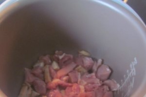 Varză murată cu jumări și carne de porc