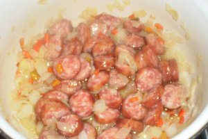 Tocanita de cartofi cu carnati de porc afumat