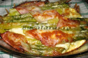 Gratin cu cartofi si sparanghel