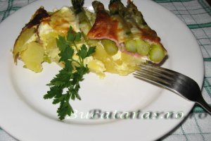 Gratin cu cartofi si sparanghel
