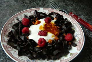 Paste cu cacao cu sos caramel