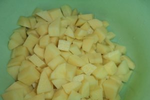 Garnitura de cartofi,ceapa si ardei la tigaie