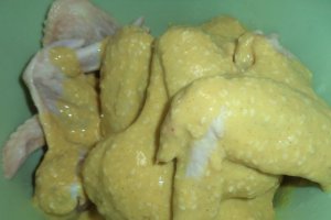 Aripioare cu sos de mustar si ciuperci la cuptor