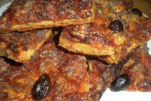 Pizza rapida pe aluat foietaj