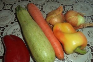 Carnaciori subtiri cu garnitura de orez, hrisca si legume