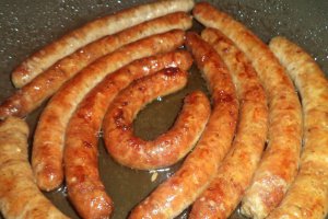 Carnaciori subtiri cu garnitura de orez, hrisca si legume