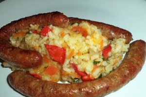 Carnaciori subtiri cu garnitura de orez, hrisca si legume