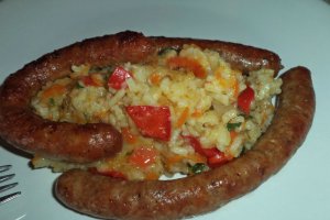 Carnaciori subtiri cu garnitura de orez, hrisca si legume