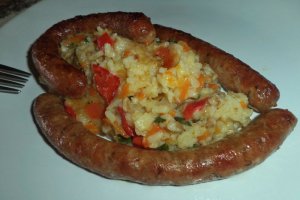 Carnaciori subtiri cu garnitura de orez, hrisca si legume