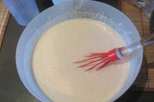 Crema de vanilie cu dulceata de trandafir