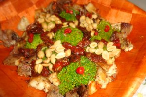 Salata de brocolli cu pui si alune