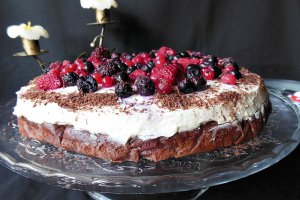 Prajitura cu mascarpone si fructe de padure