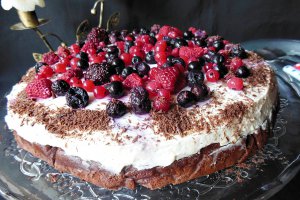 Prajitura cu mascarpone si fructe de padure