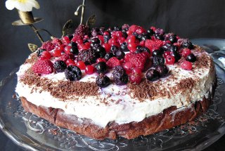 Prajitura cu mascarpone si fructe de padure