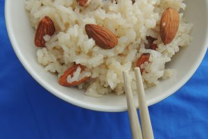 Desert chinezesc cu orez si migdale