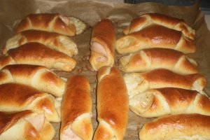 Cornuri cu sunca si cascaval Delaco