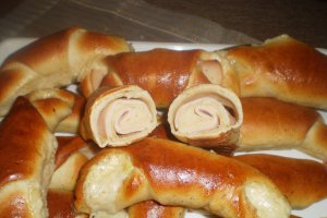 Cornuri cu sunca si cascaval Delaco