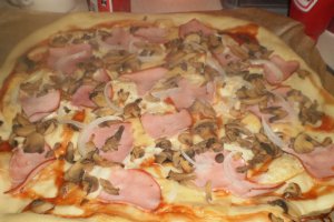 Pizza cu branza topita si cascaval Delaco