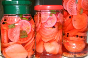 Salata de ridichi rosii murate
