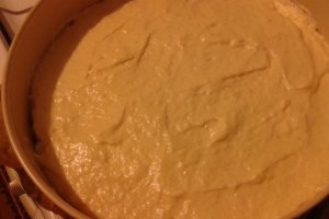 Tort din pandispan cu mere si crema caramel