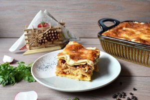 Lasagna cu Carne: Reteta savuroasa si usor de pregatit pentru o cina in familie