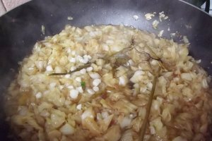 Orez cu varza calita si friptura de pui