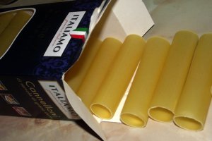 Cannelloni cu carne si suc de rosii