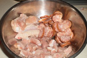 Tochitura cu castraveti murati,mamaliga si ochiuri