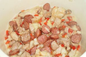 Tochitura cu castraveti murati,mamaliga si ochiuri