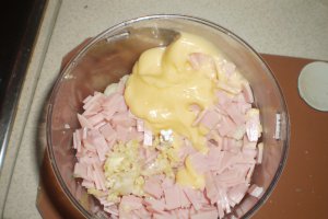 Pasta de conopida cu sunca si maioneza de casa