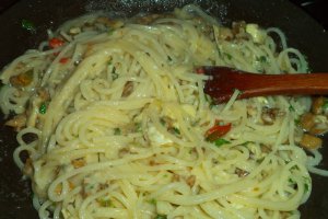 Spaghete cu pleurotus si branzeturi