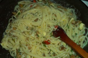 Spaghete cu pleurotus si branzeturi