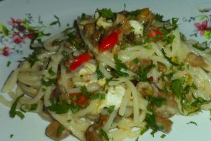 Spaghete cu pleurotus si branzeturi