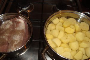 Sufleu cu cartofi si pulpa de porc