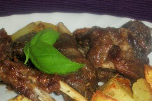 Friptura de miel cu garnitura de cartofi copti