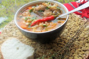 Ciorba de fasole cu carne