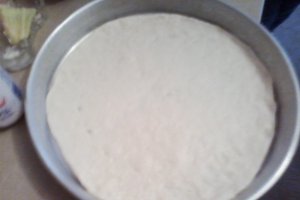 Pizza cu aluat fraged