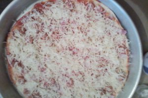 Pizza cu aluat fraged
