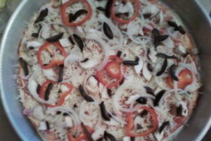 Pizza cu aluat fraged