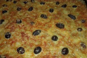 Focaccia cu seminte,branzeturi si masline negre