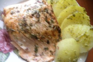 Somon cu plante aromate