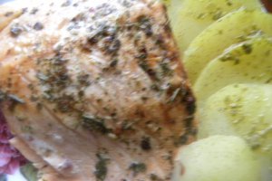 Somon cu plante aromate