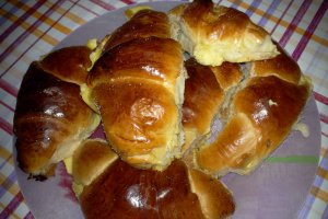Cornuri pufoase cu branza dulce