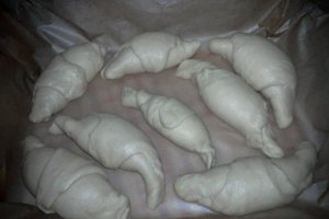 Cornuri pufoase cu branza dulce