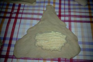 Cornuri pufoase cu branza dulce