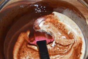 Tort cu caramel sarat si ciocolata