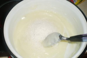 Cornuri cu budinca de lamaie si nuca de cocos