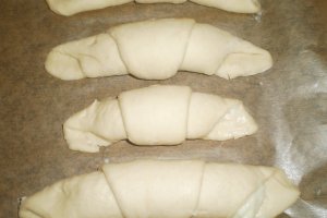 Cornuri cu budinca de lamaie si nuca de cocos