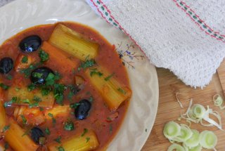 Mancare de praz cu masline, deliciu mediteranean plin de arome